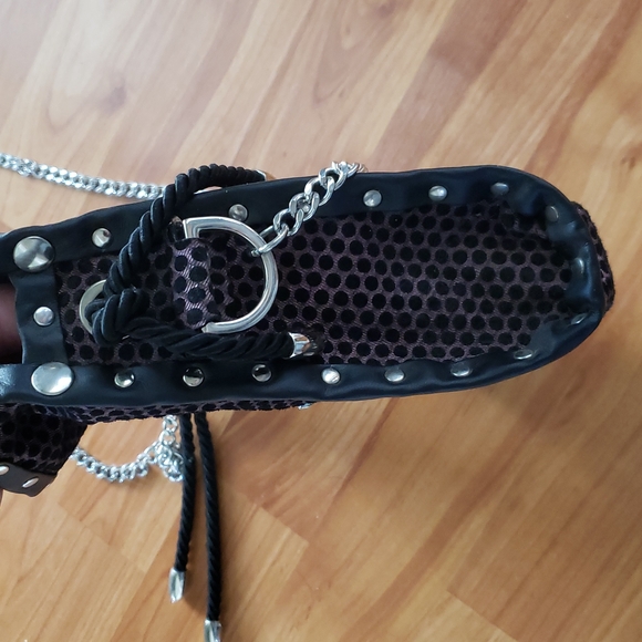 Italian handbag. Purple and black. Chain shoulder strap. Sinched rope to close. - Picture 4 of 5